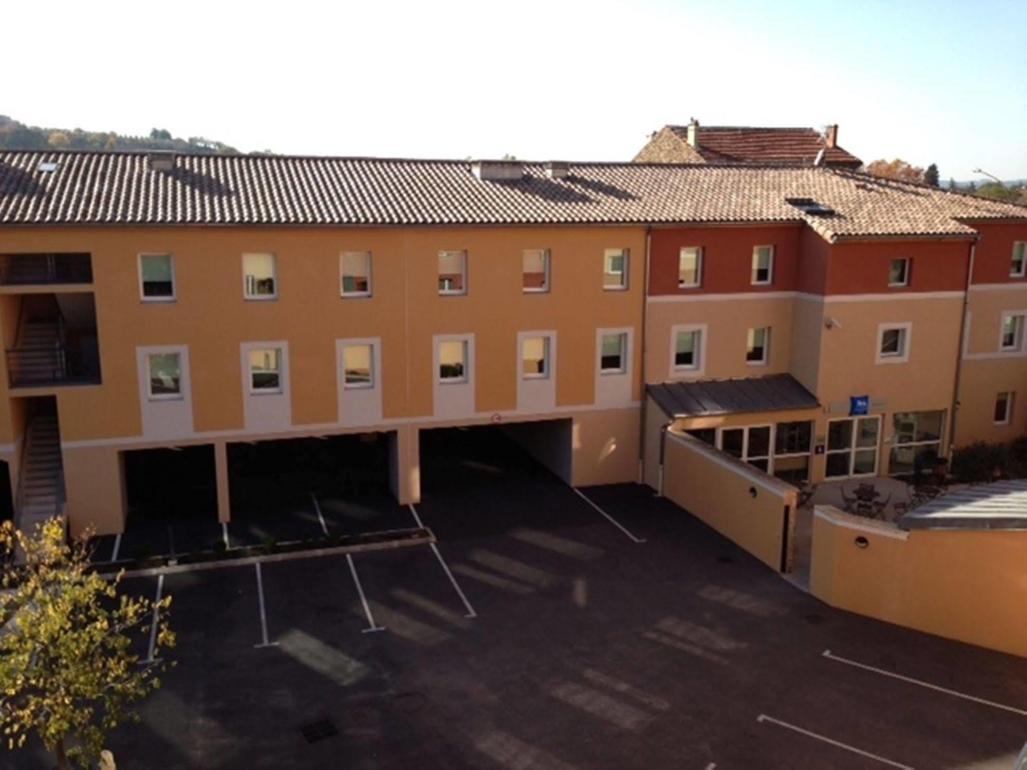 First Inn Hotel Apt Exterior photo